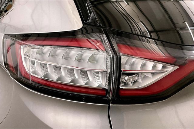 2016 Ford Edge SEL Image 9 of 33