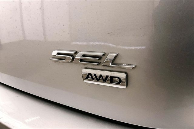 2016 Ford Edge SEL Image 28 of 33