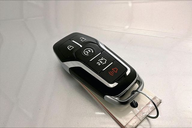 2016 Ford Edge SEL Image 27 of 33