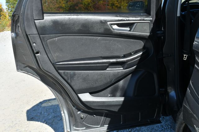 Vehicle image 17 of 27