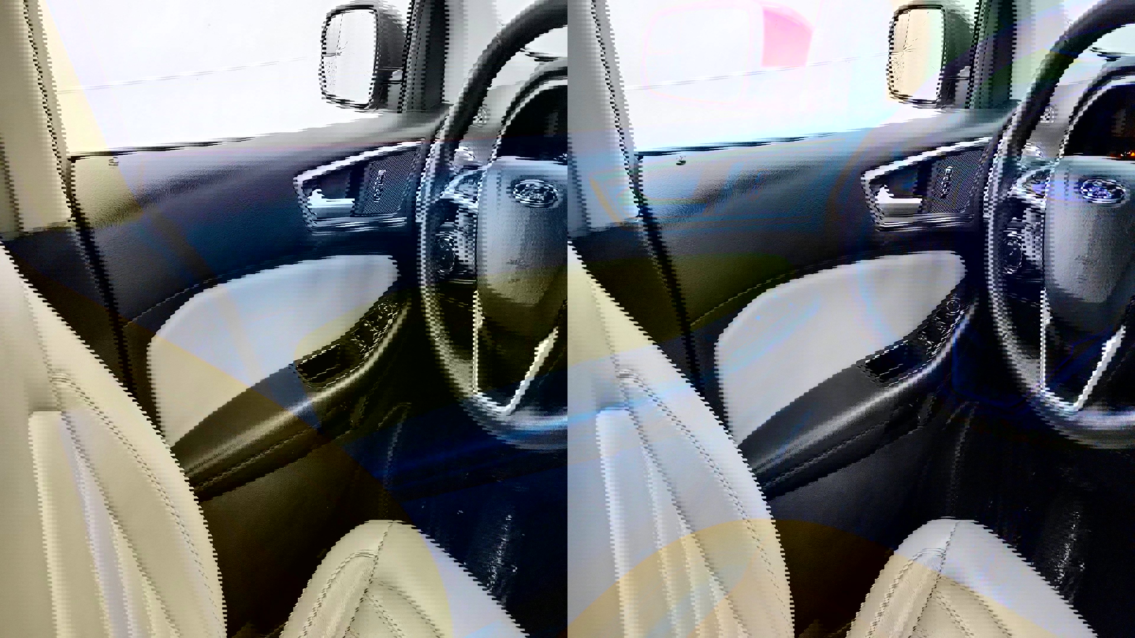 Vehicle image 25 of 32