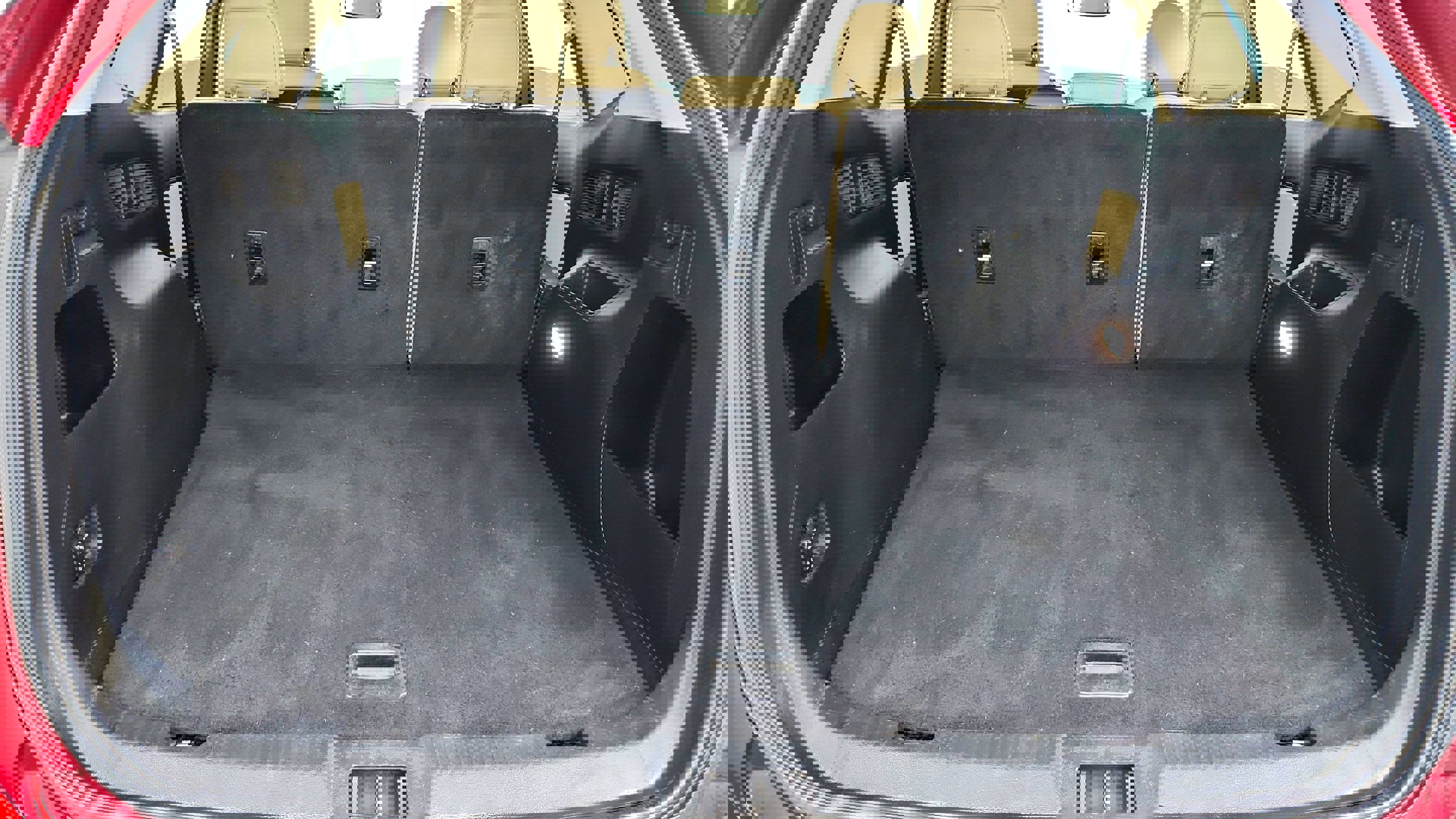 Vehicle image 28 of 32