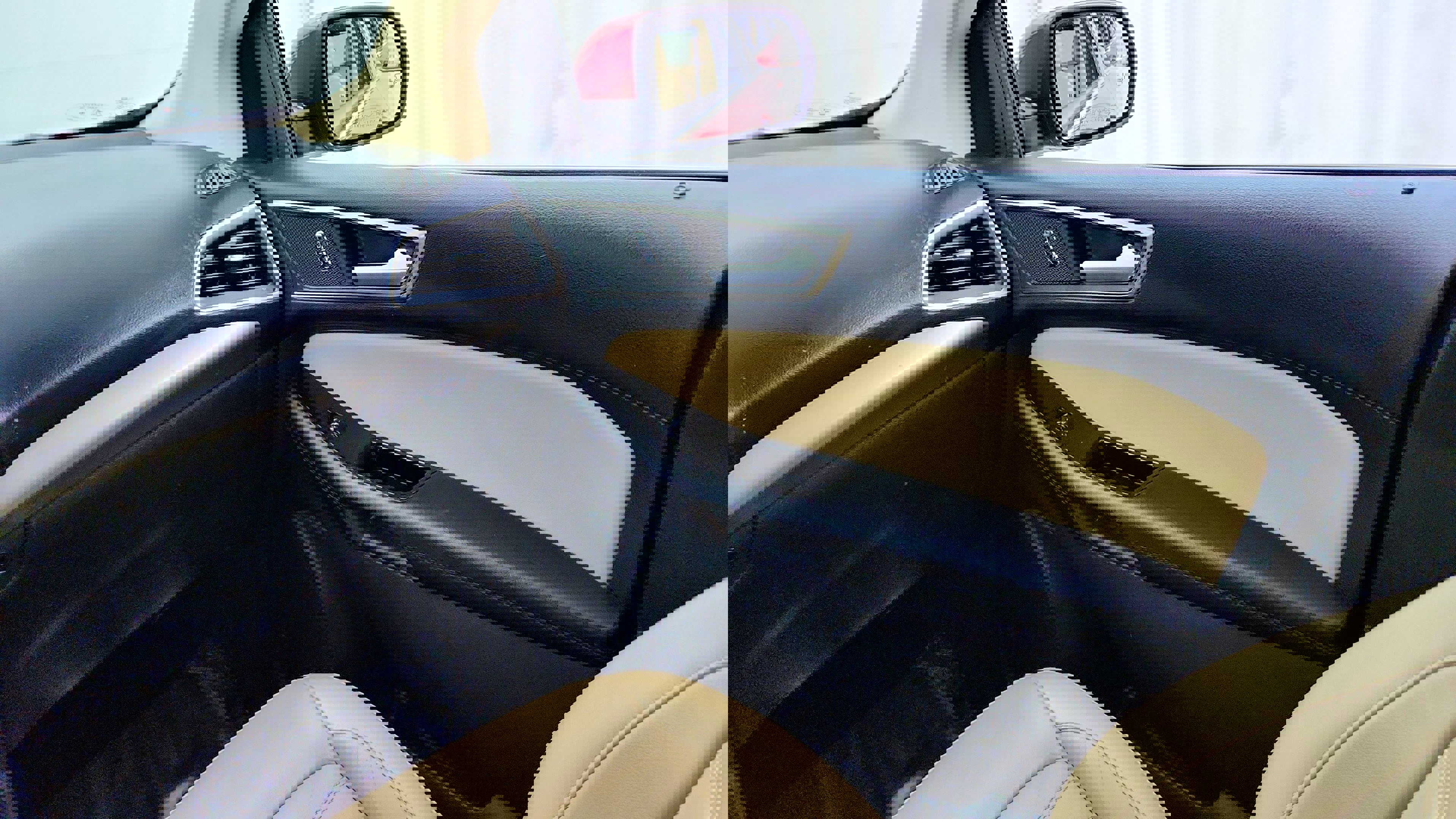 Vehicle image 26 of 32