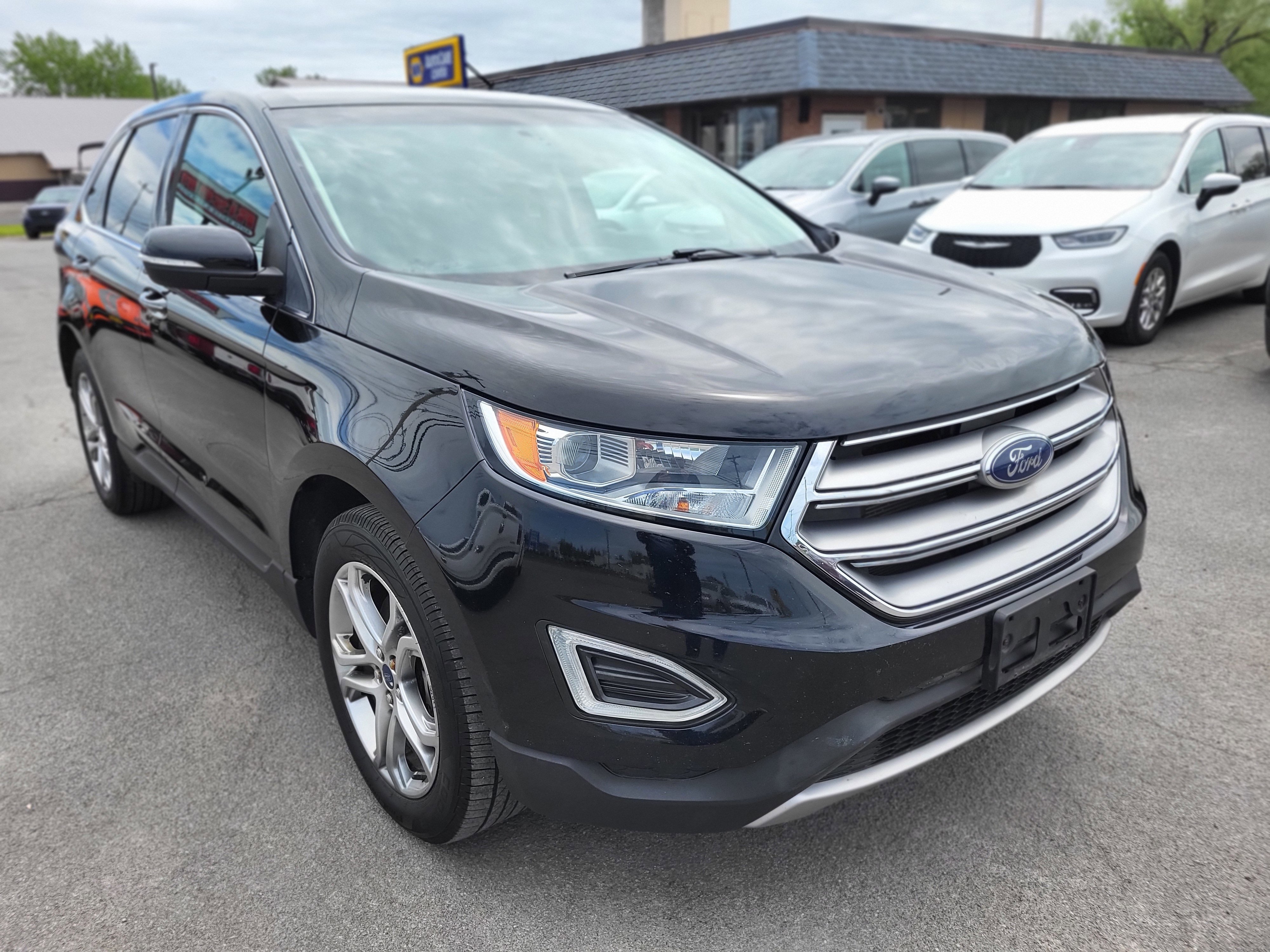 2016 Ford Edge Titanium Image 3 of 18