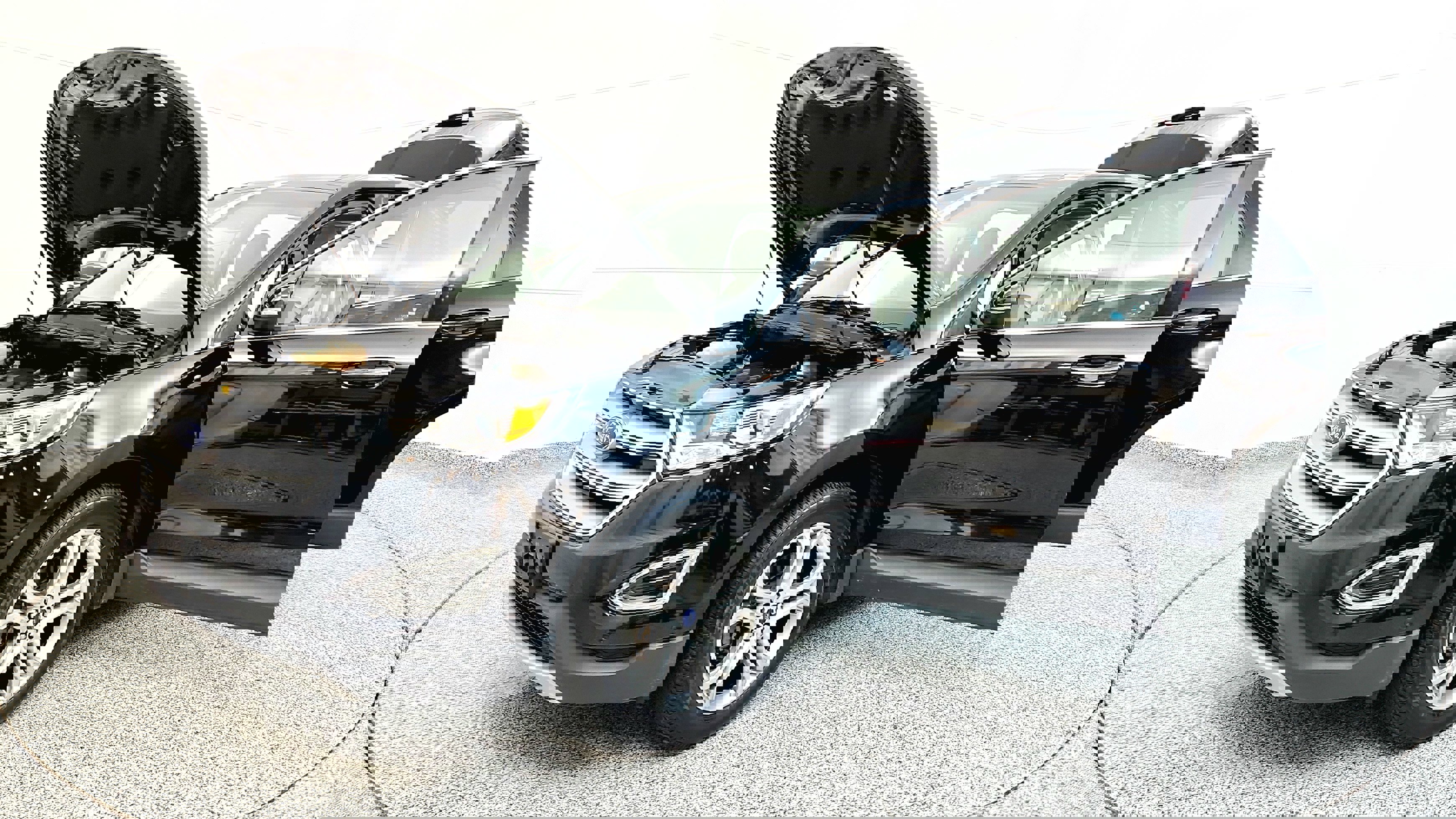 Vehicle image 10 of 35