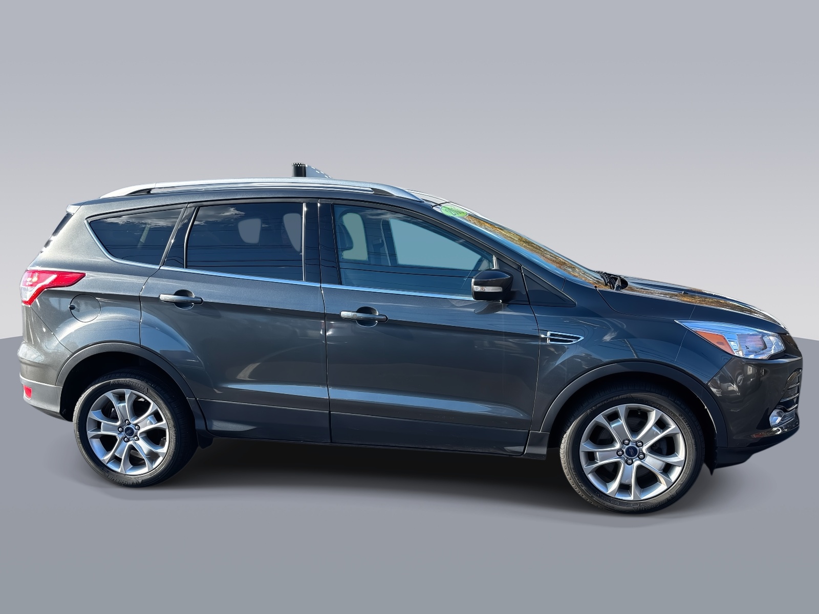 2016 Ford Escape Titanium Image 3 of 32