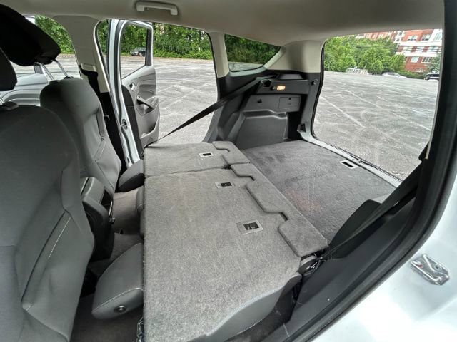 Vehicle image 23 of 42