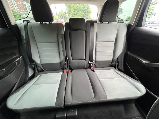 Vehicle image 19 of 42