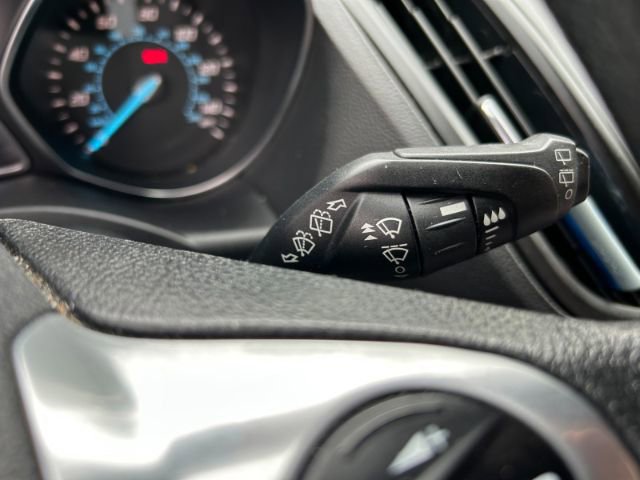 Vehicle image 33 of 42