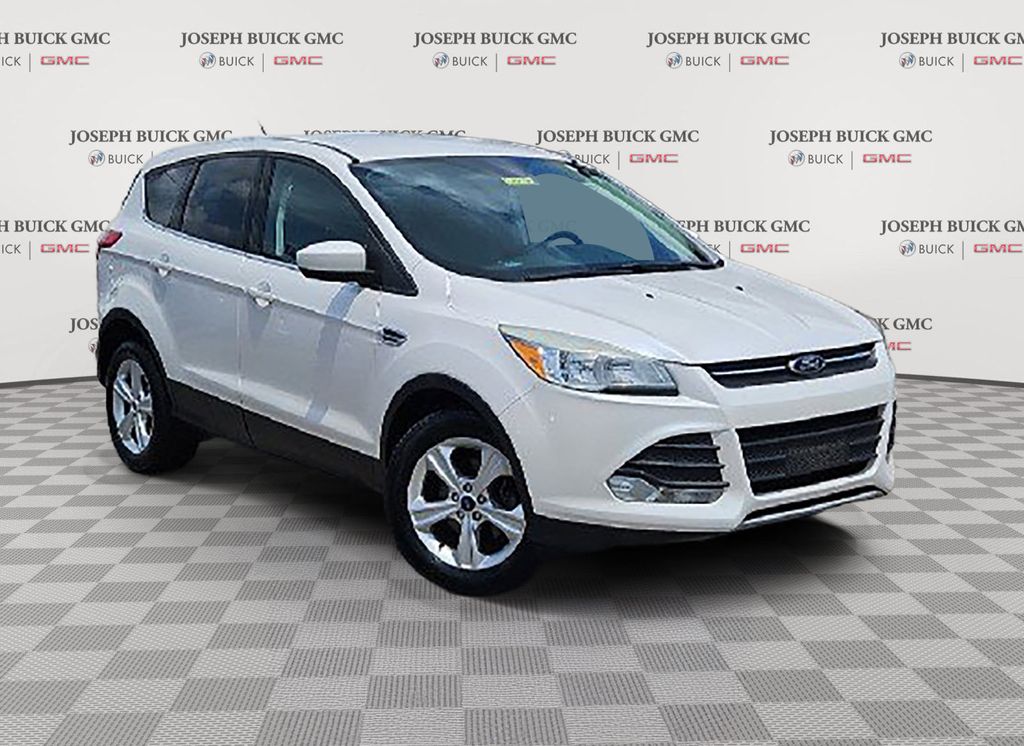2016 Ford Escape SE Image 2 of 29