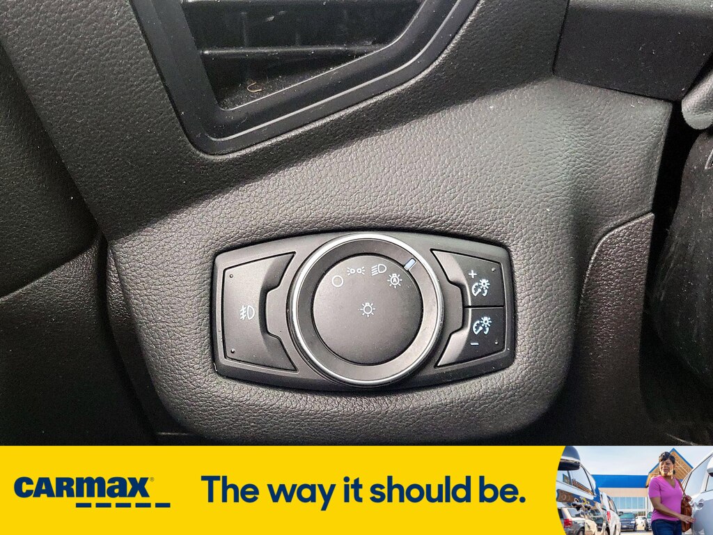 Vehicle image 17 of 30