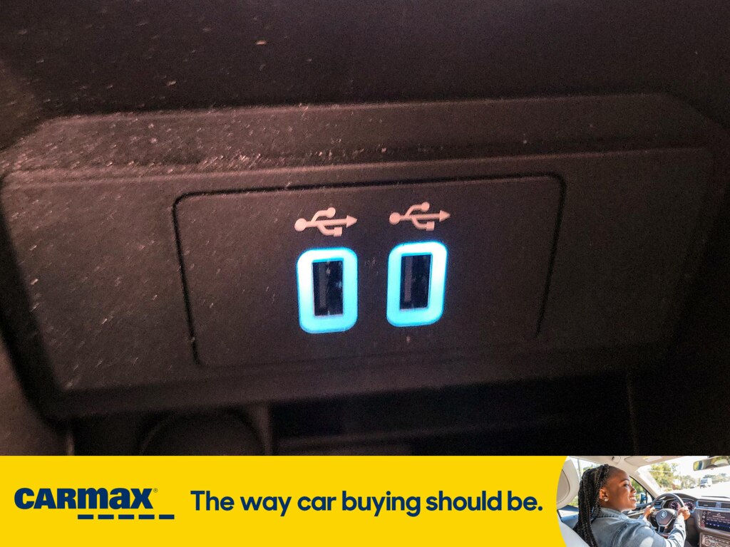 Vehicle image 23 of 30