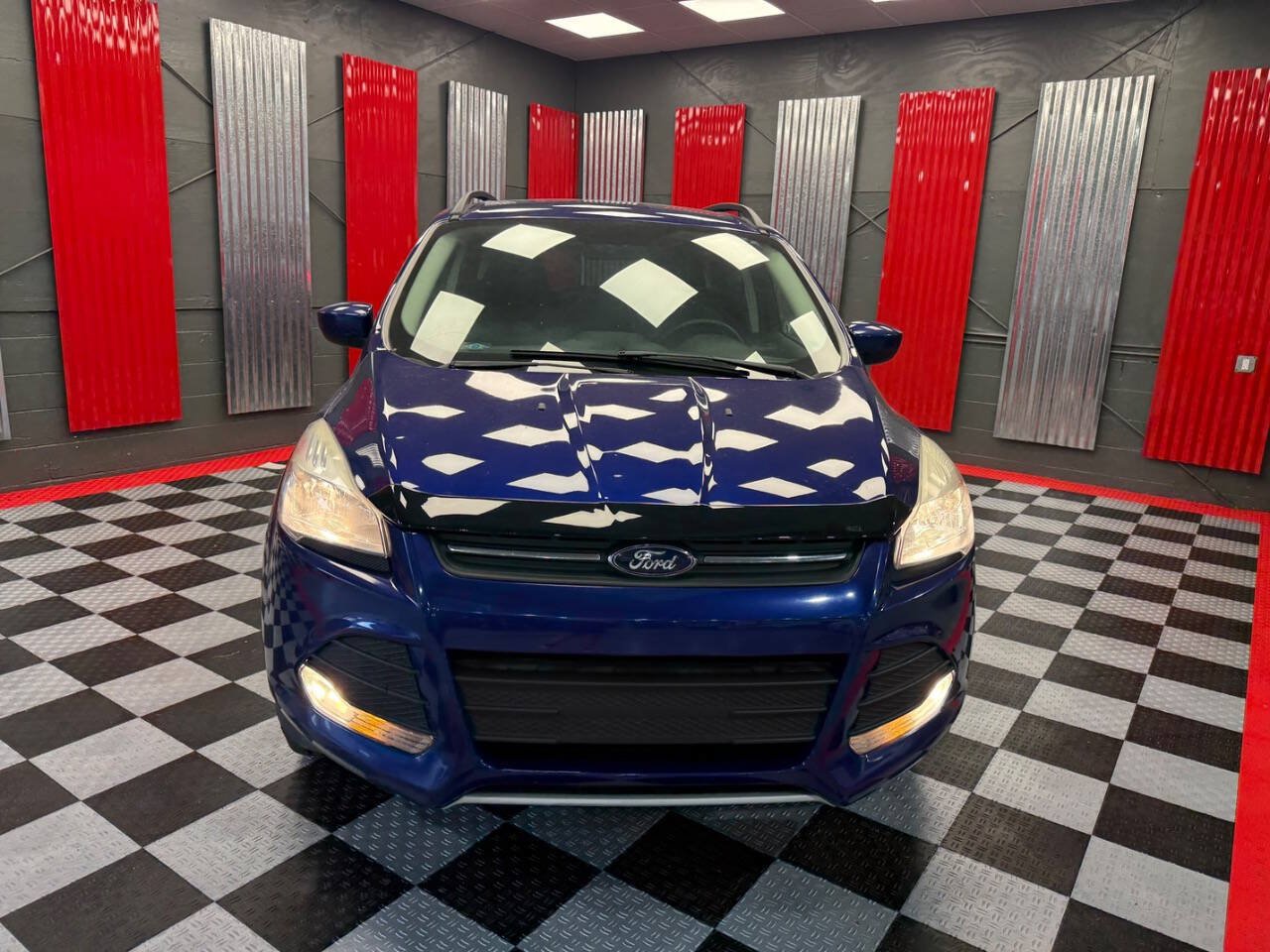 2016 Ford Escape SE Image 2 of 34