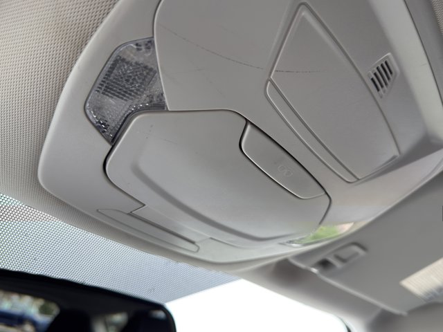Vehicle image 27 of 28