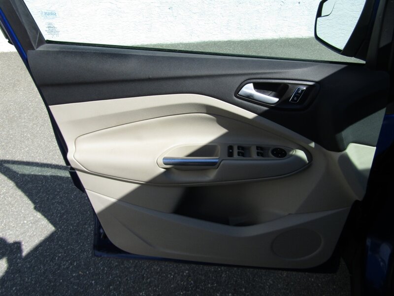 Vehicle image 35 of 77