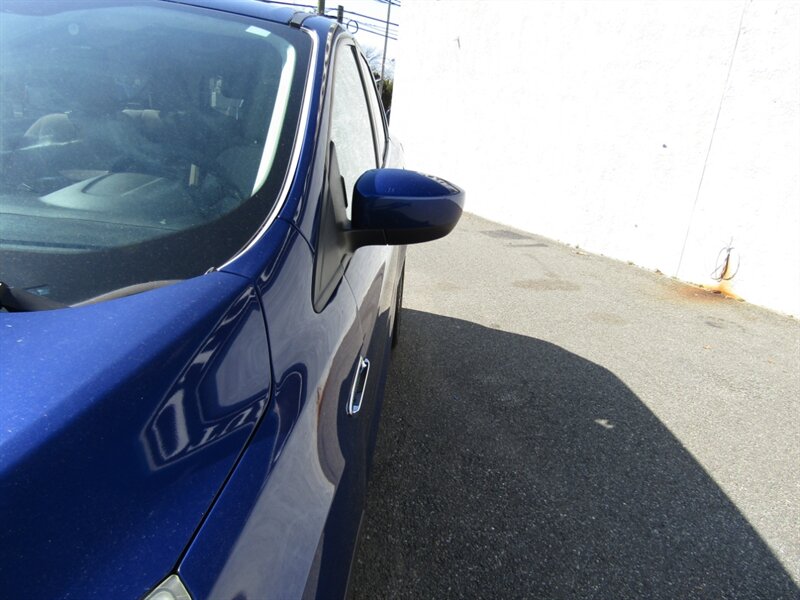 Vehicle image 34 of 77