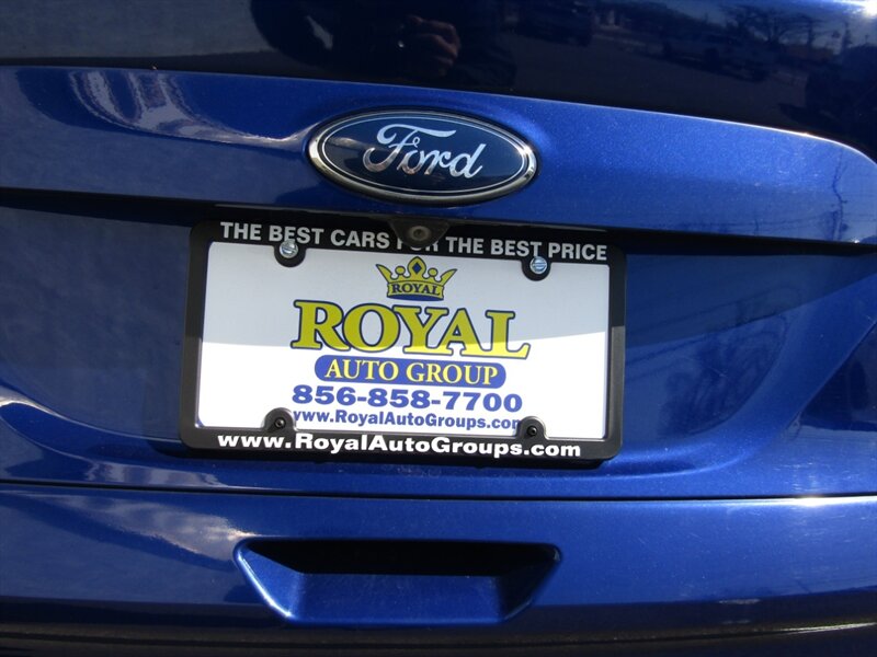 Vehicle image 25 of 77