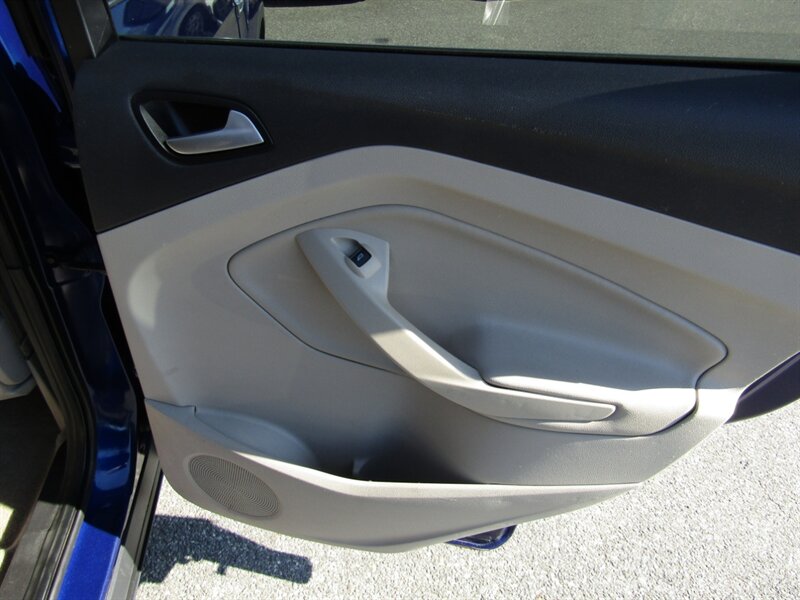 Vehicle image 49 of 77