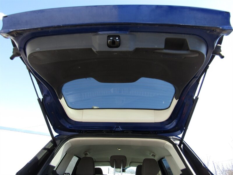 Vehicle image 43 of 77