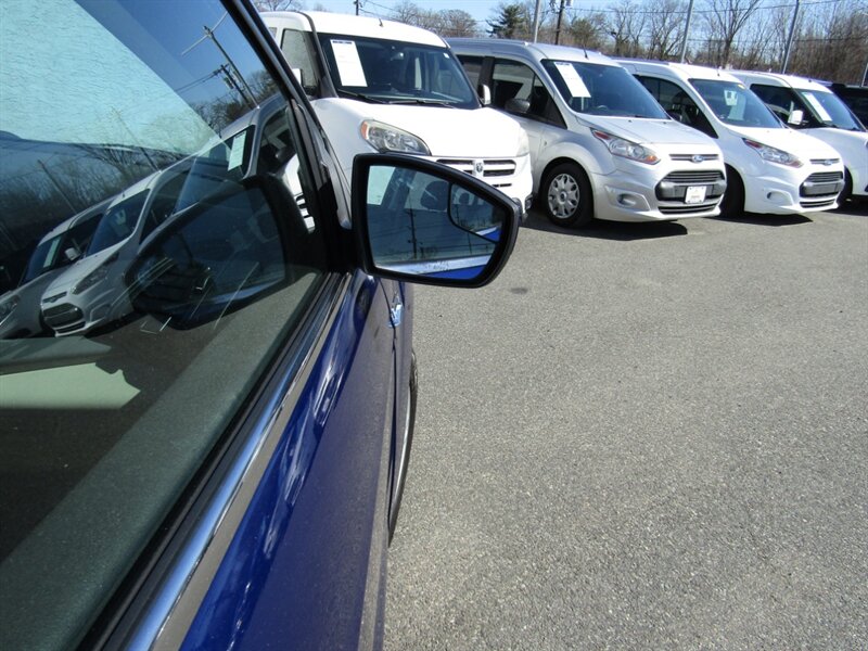 Vehicle image 18 of 77