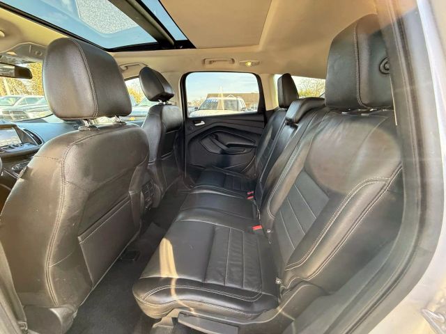 Vehicle image 18 of 21