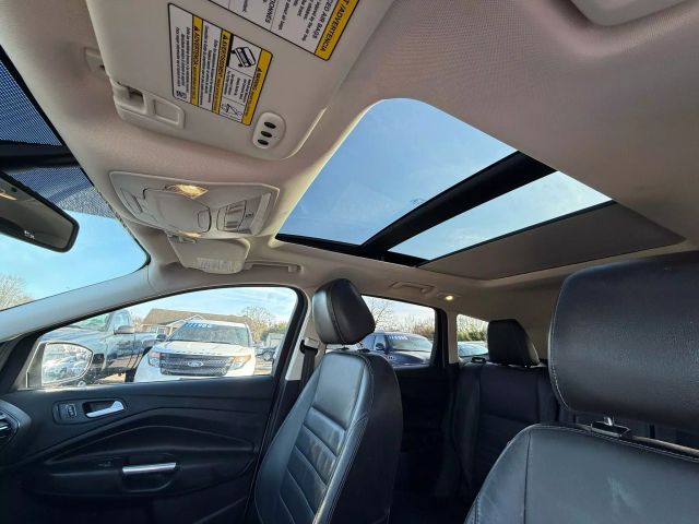 Vehicle image 9 of 21