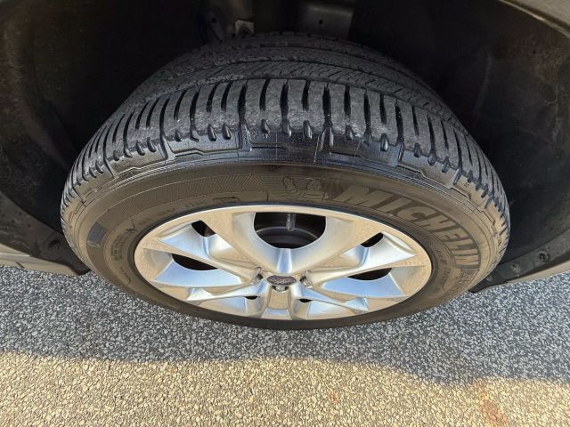 Vehicle image 11 of 21