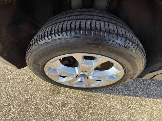 Vehicle image 10 of 21