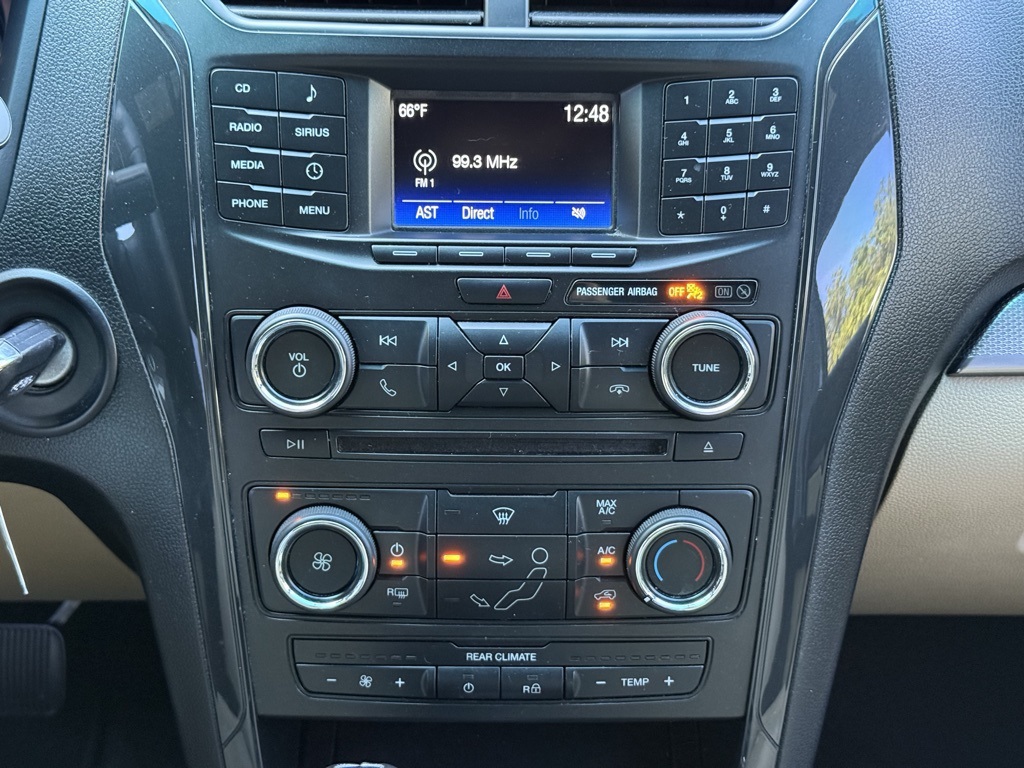 Vehicle image 9 of 18