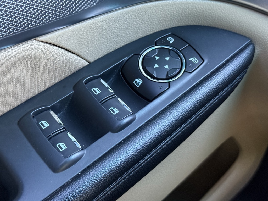 Vehicle image 15 of 18