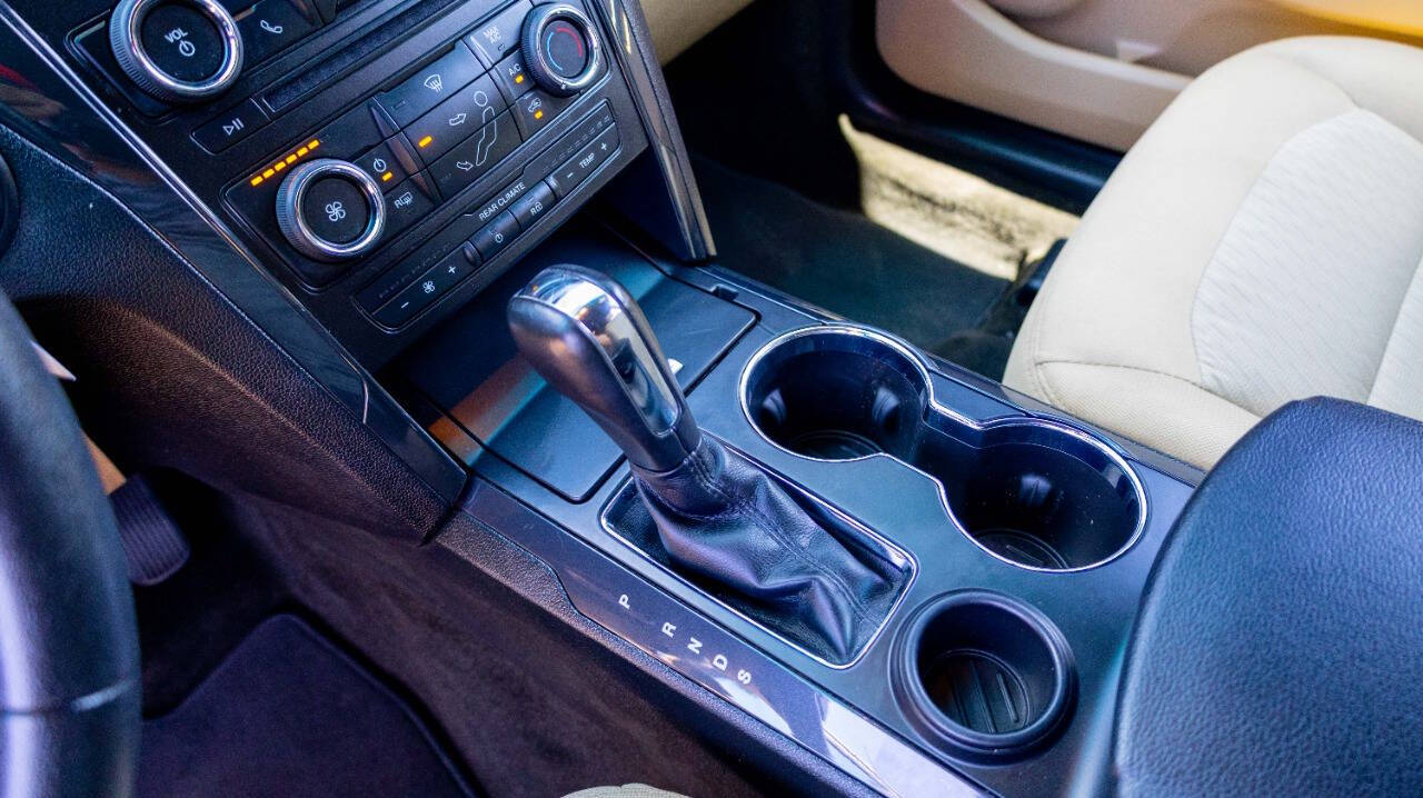 Vehicle image 23 of 29