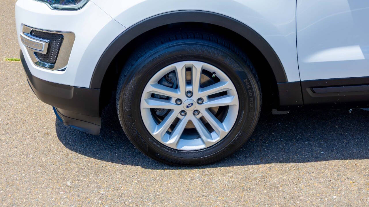 Vehicle image 12 of 29