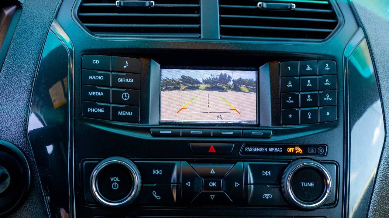 Vehicle image 22 of 29