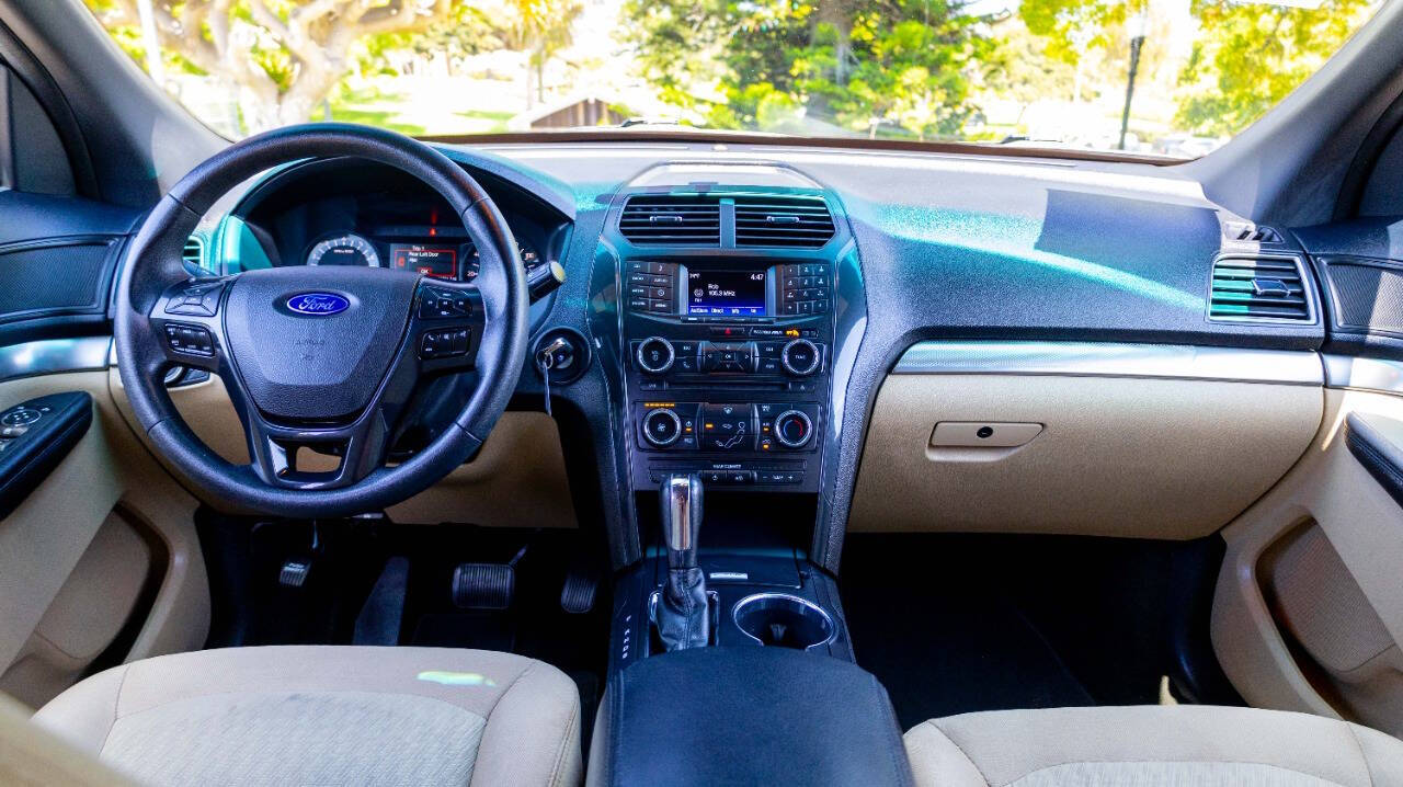 Vehicle image 17 of 29