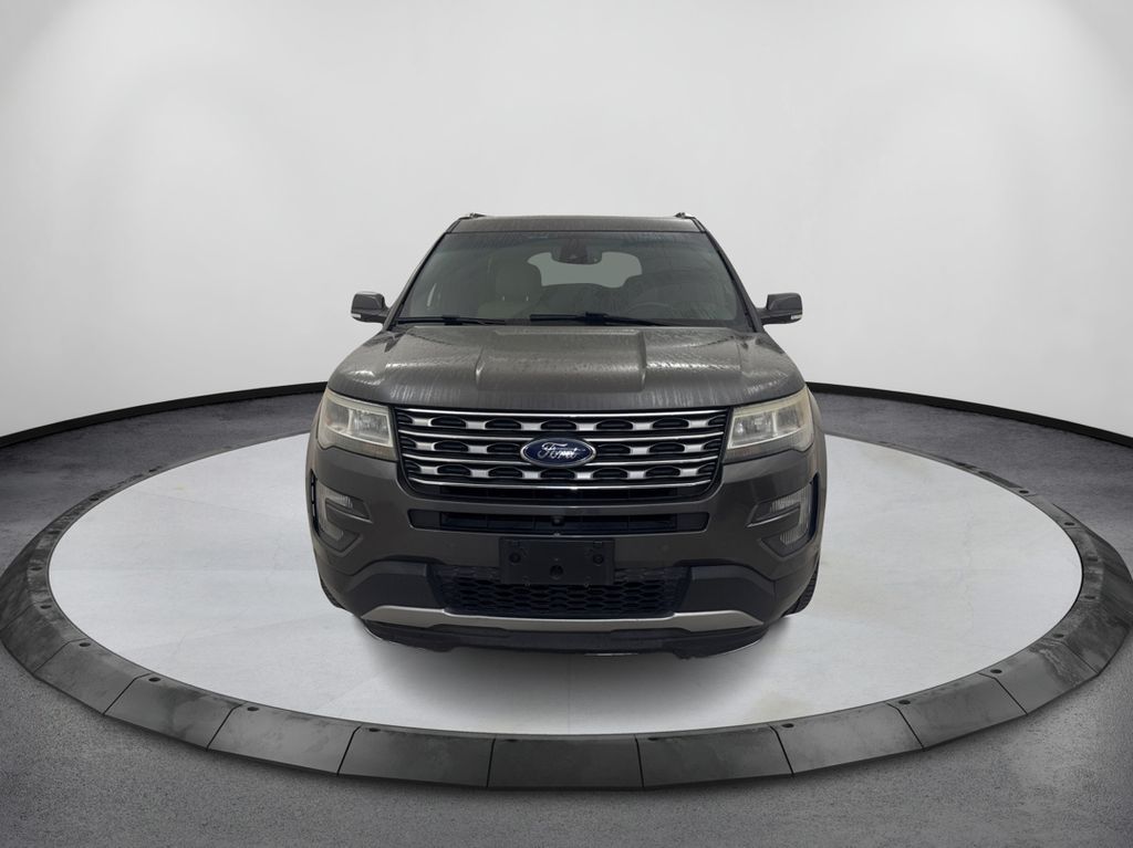 2016 Ford Explorer Limited Image 2 of 45