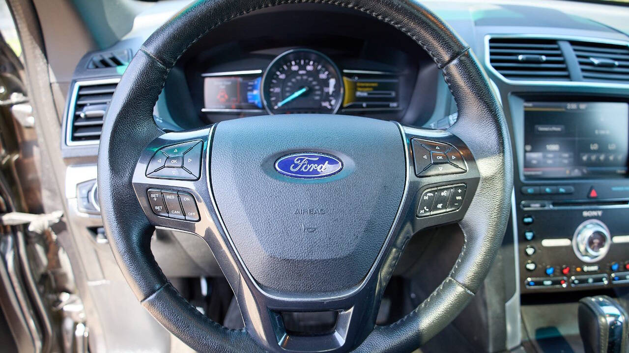 Vehicle image 20 of 32