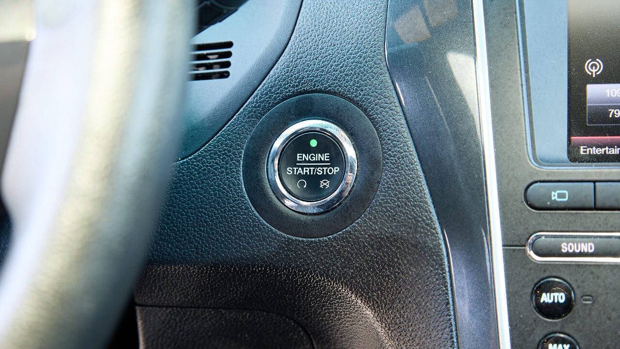 Vehicle image 26 of 32