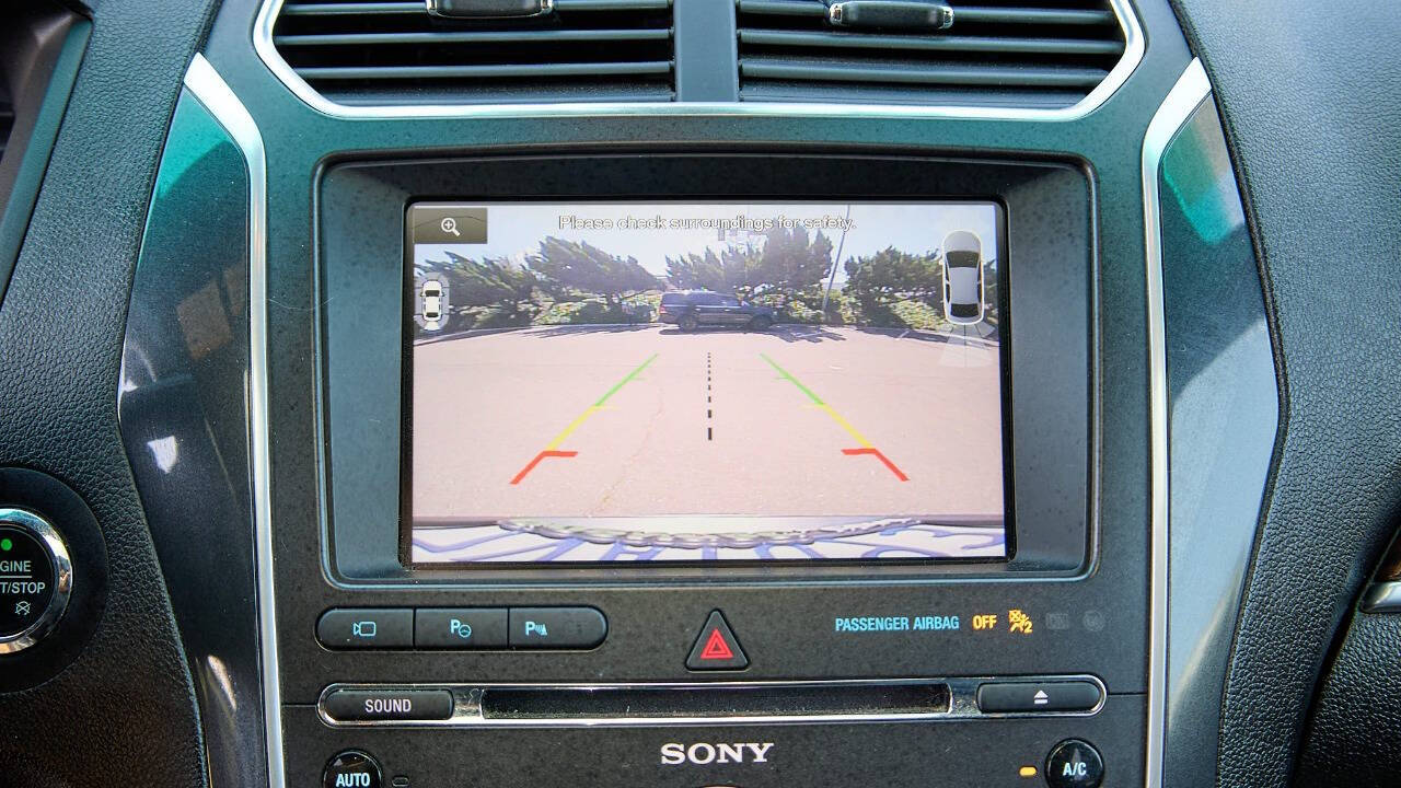 Vehicle image 24 of 32