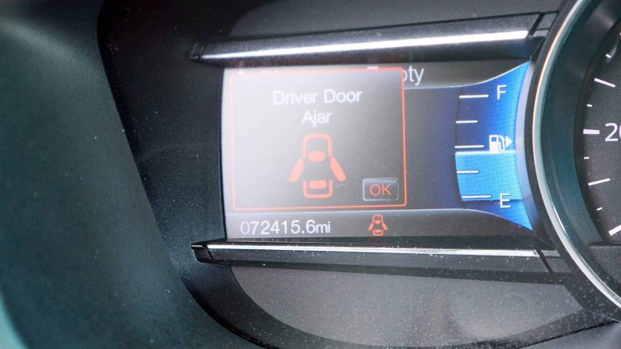 Vehicle image 23 of 32