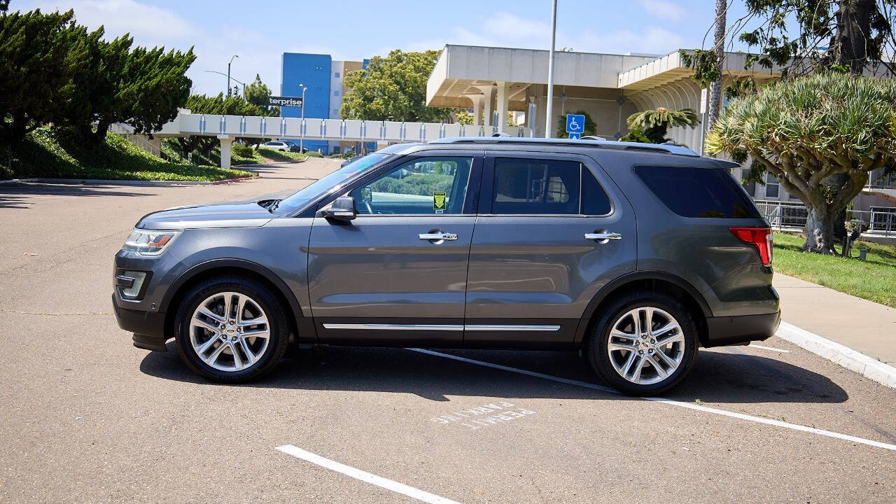 Vehicle image 10 of 32