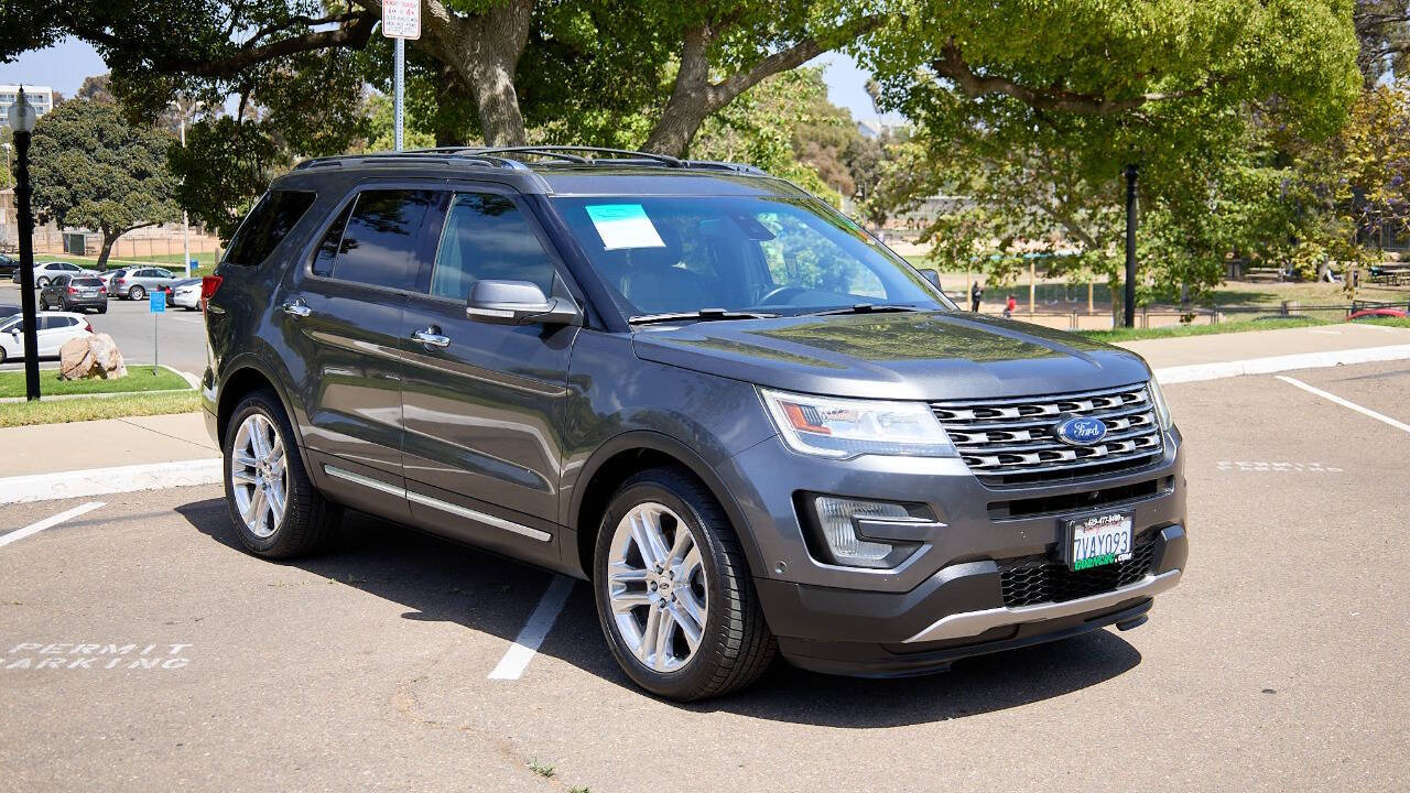 Vehicle image 3 of 32