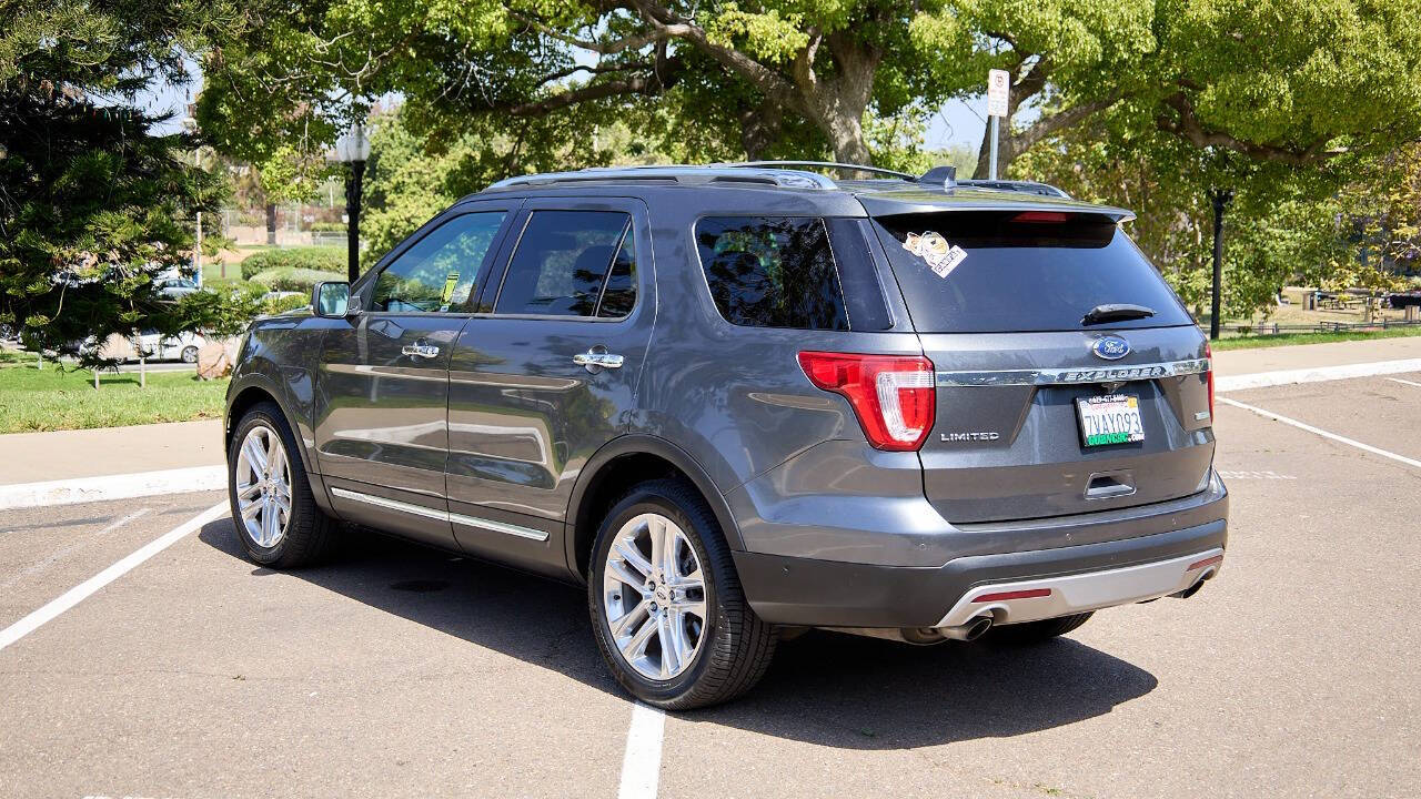 Vehicle image 9 of 32
