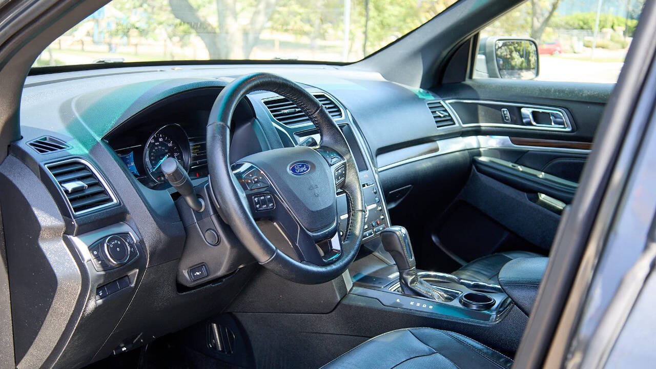 Vehicle image 19 of 32