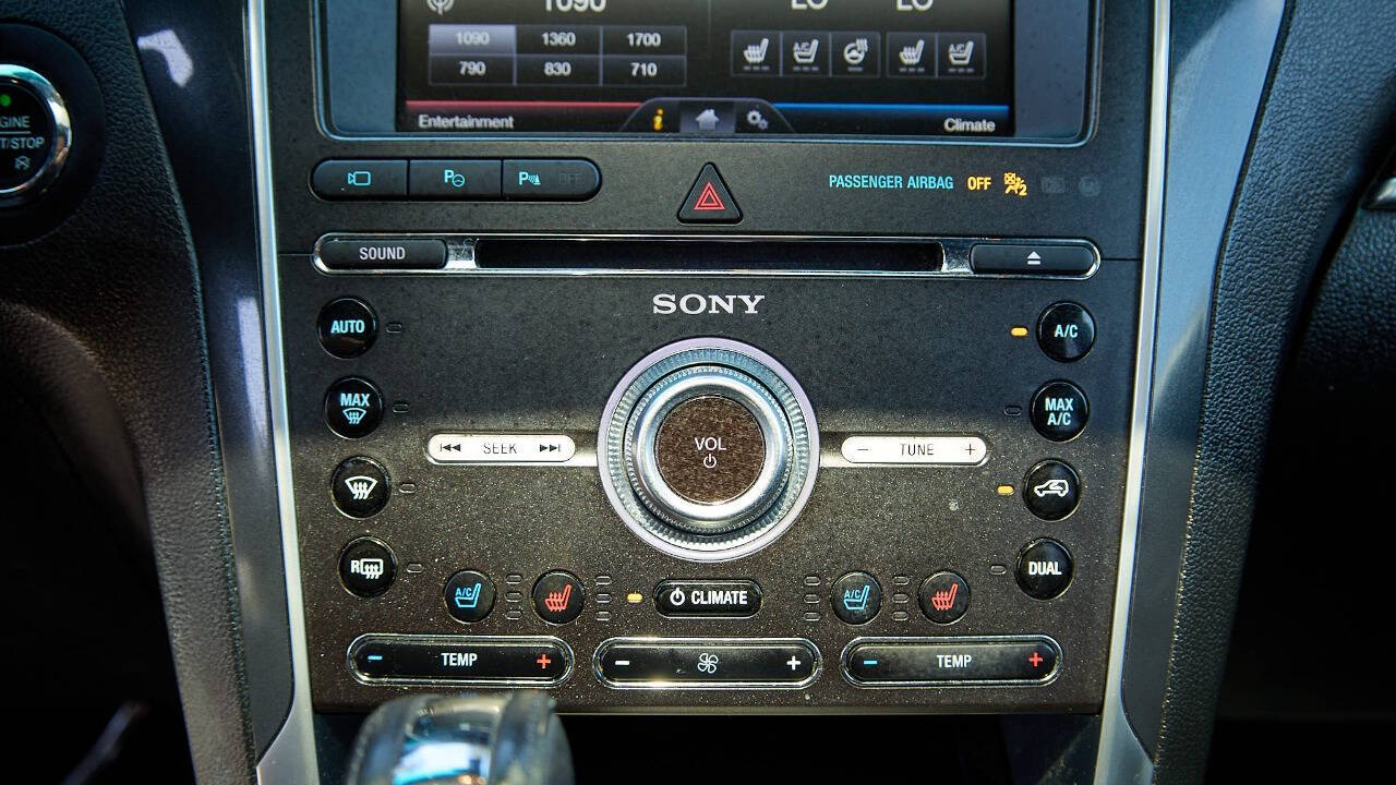 Vehicle image 30 of 32