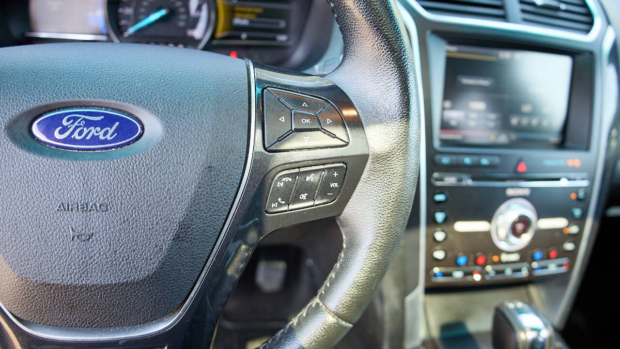 Vehicle image 22 of 32