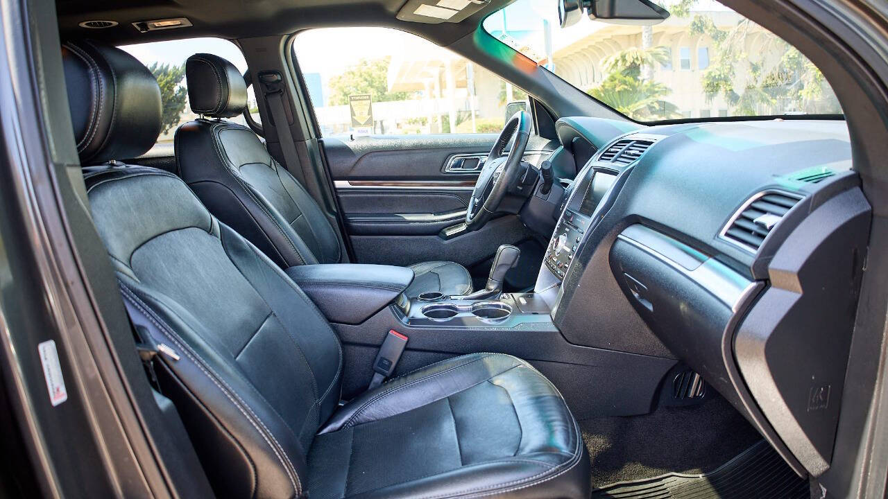 Vehicle image 15 of 32