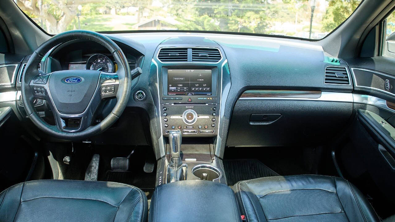 Vehicle image 18 of 32