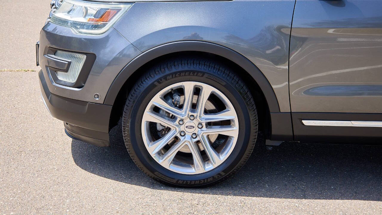 Vehicle image 12 of 32