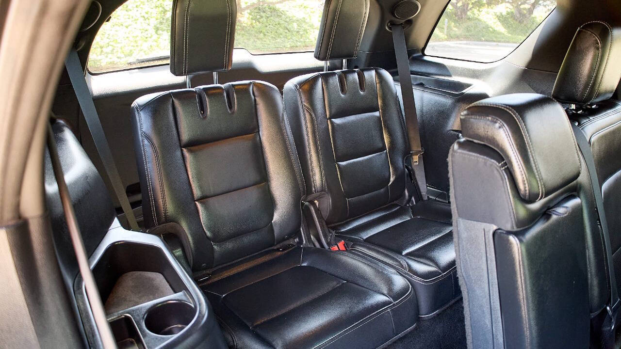 Vehicle image 13 of 32
