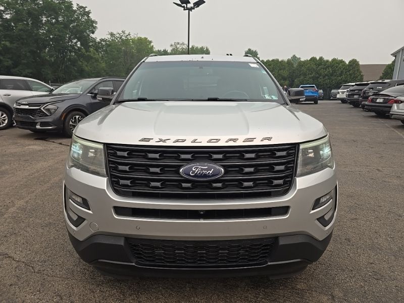 2016 Ford Explorer Sport Image 2 of 36
